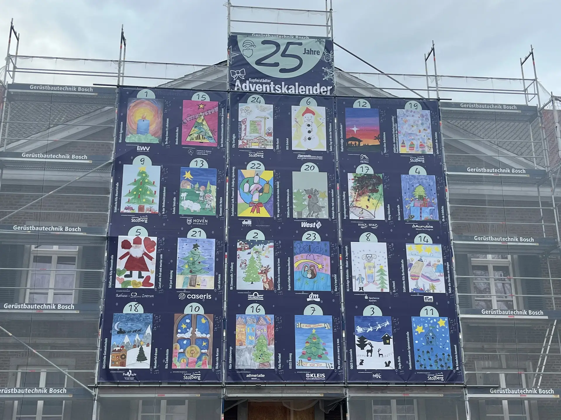 Adventskalender auf dem Rathaus der Stadt Stolberg