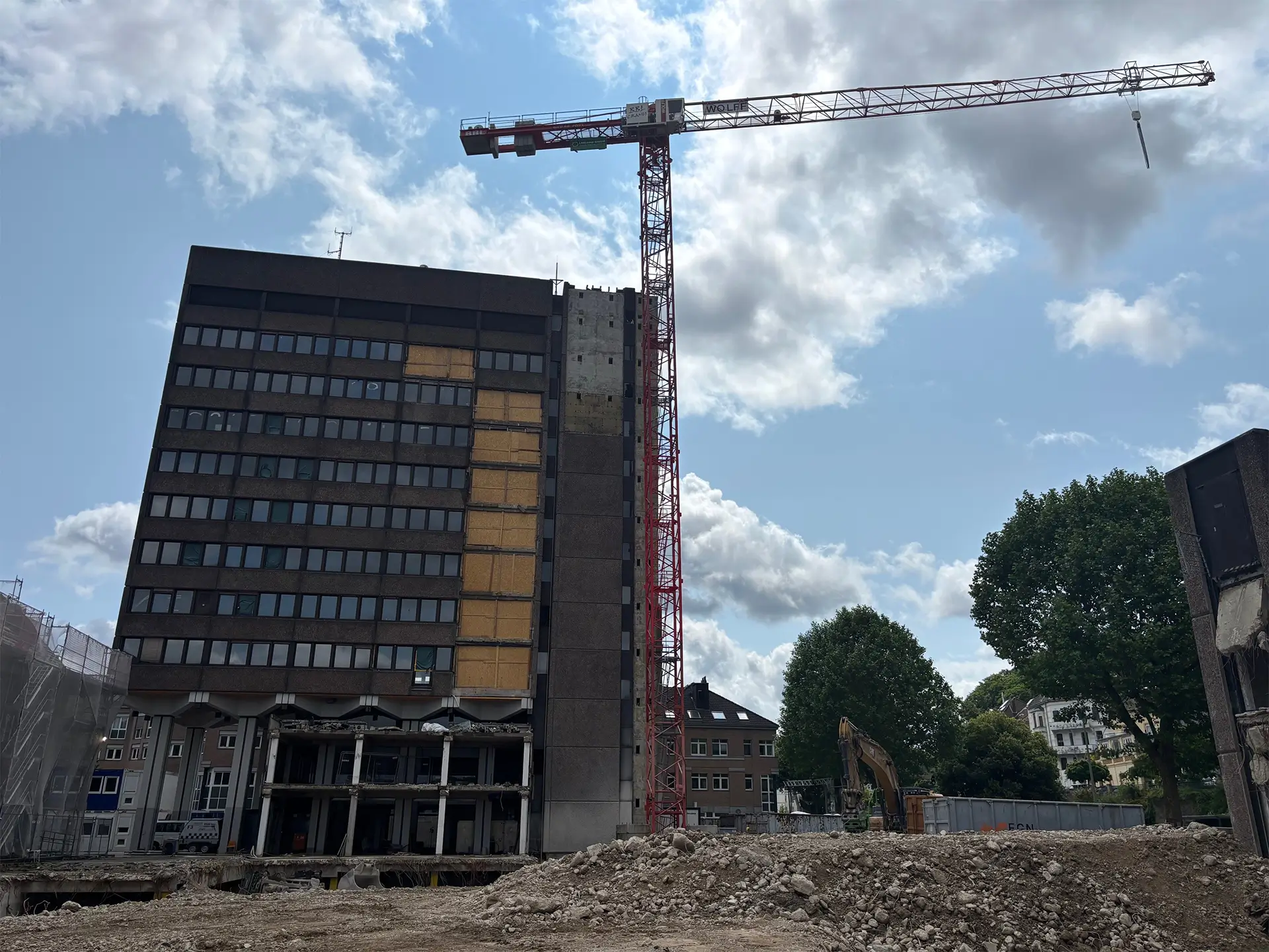 Rathaus mit Kran